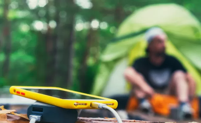 Kamp Alanında Telefon ve Elektronik Cihazları Nasıl Şarj Ederiz?